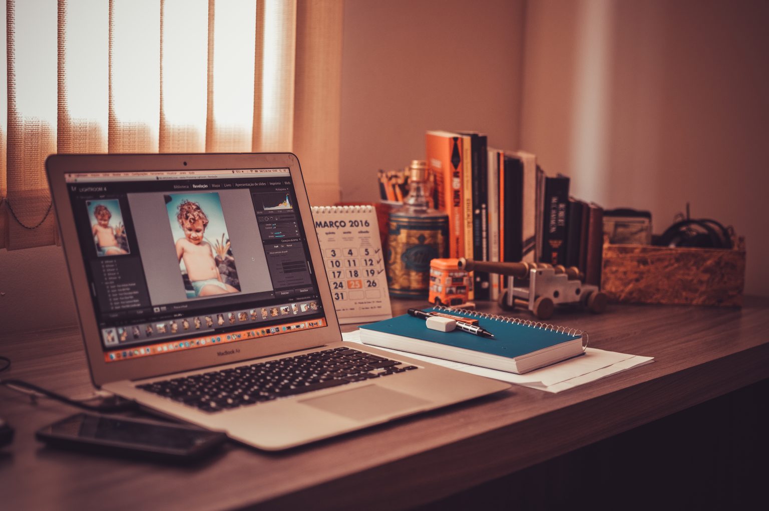 Stap-voor-stap gids voor het maken van een mooi fotoboek met foto's, sjablonen en achtergronden
