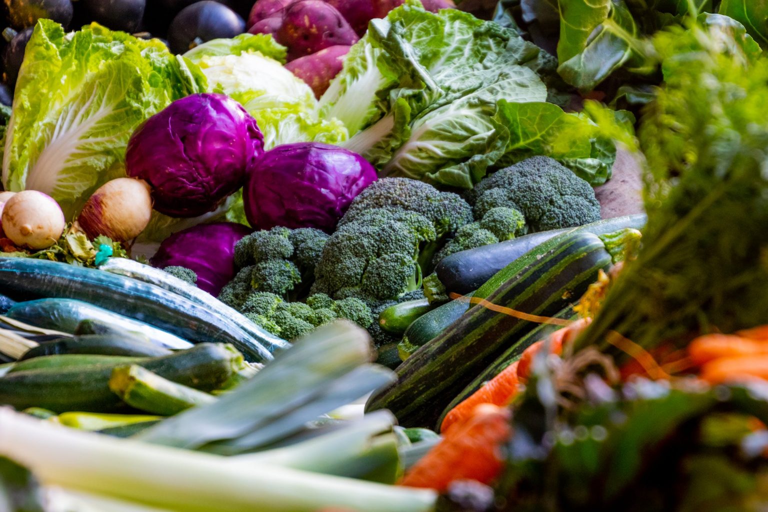 Calorierijke voeding zoals avocado's, pasta en noten helpen je om gezond aan te komen in gewicht