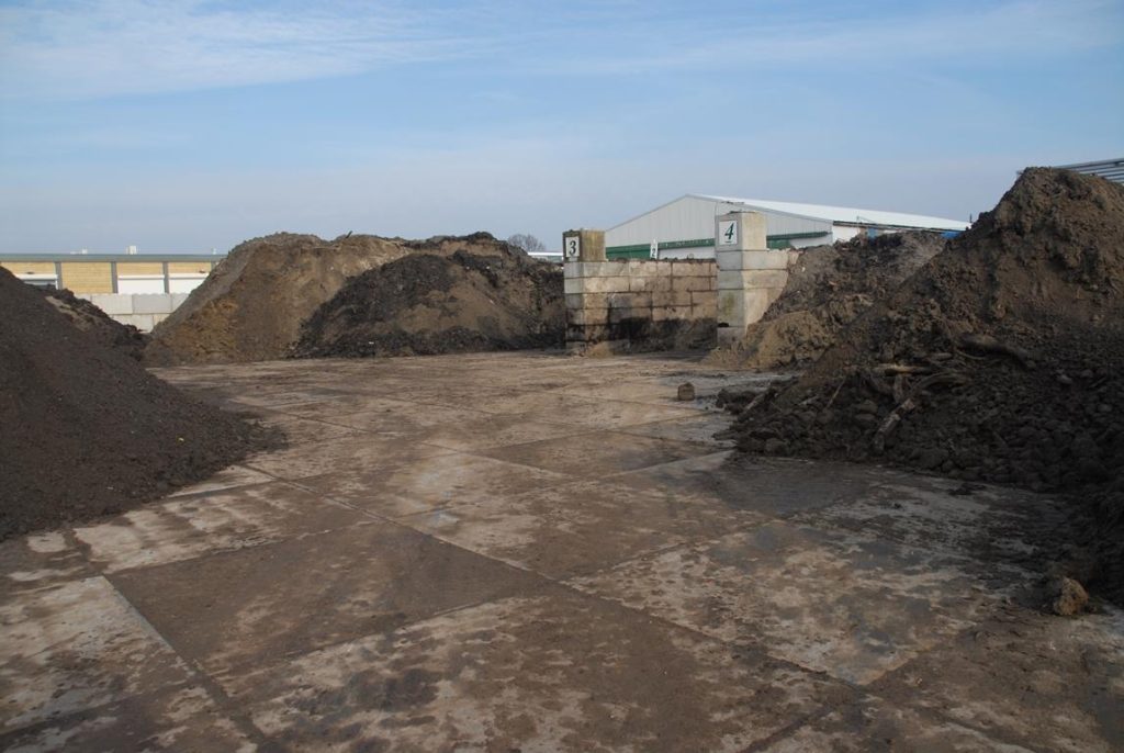 C Heuvelman & Zn BV bedrijfsvoertuig voor zand leveren in Rotterdam met big bags