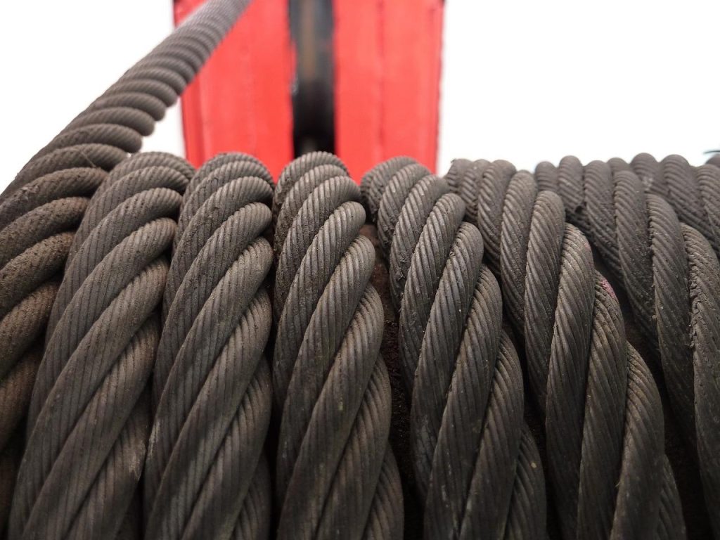 Staalkabel gebruikt in hijs- en hefmiddelen voor veilig tillen van zware lasten